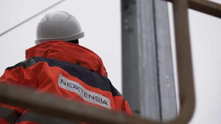 Collaborateur NEXTENSIA spécialiste de la construction industrielle démontable