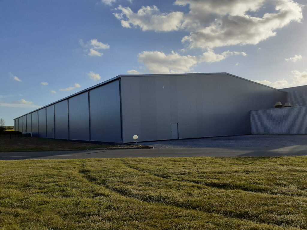 Bâtiment de grande portée libre et grande hauteur Nextensia